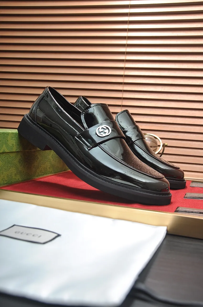 Factory price 540💶Italy’s top luxury men’s shoe giant (GUCCI) (Gucci) (full cowhide lining) new arrival🍃Original European style🔰 Pleasant to the eye😍In order to make the shoes more durable and non-deformable🌀The production continues to follow traditional methods but there is still no lack of innovation💪The original open-edge beaded cowhide is selected for the leather♻️ Smooth, natural and extra bright⭐Made of imported cowhide The rich man’s first choice 38-45 (45 customized)